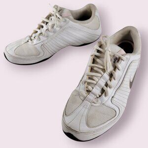 Nike‎ athletic shoe women's size 10 musique white leather non-marking sole 2009